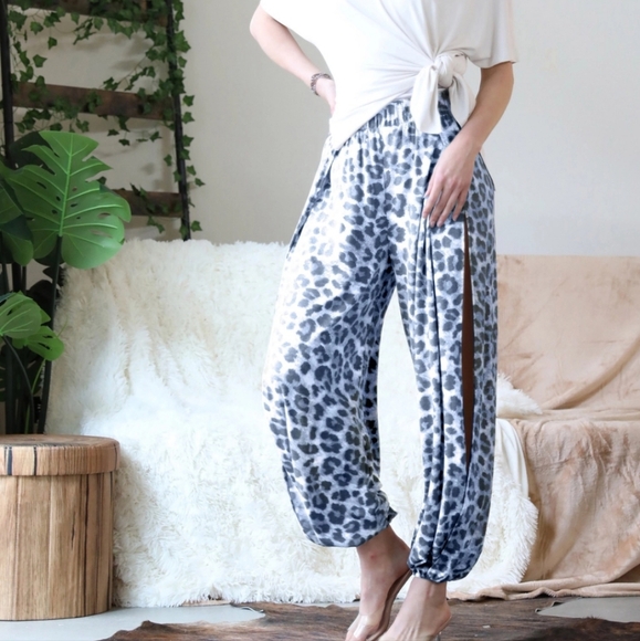 Zenana Outfitters Plus Leopard Split Side Pants Elastic Waist - NIP - Picture 2 of 5